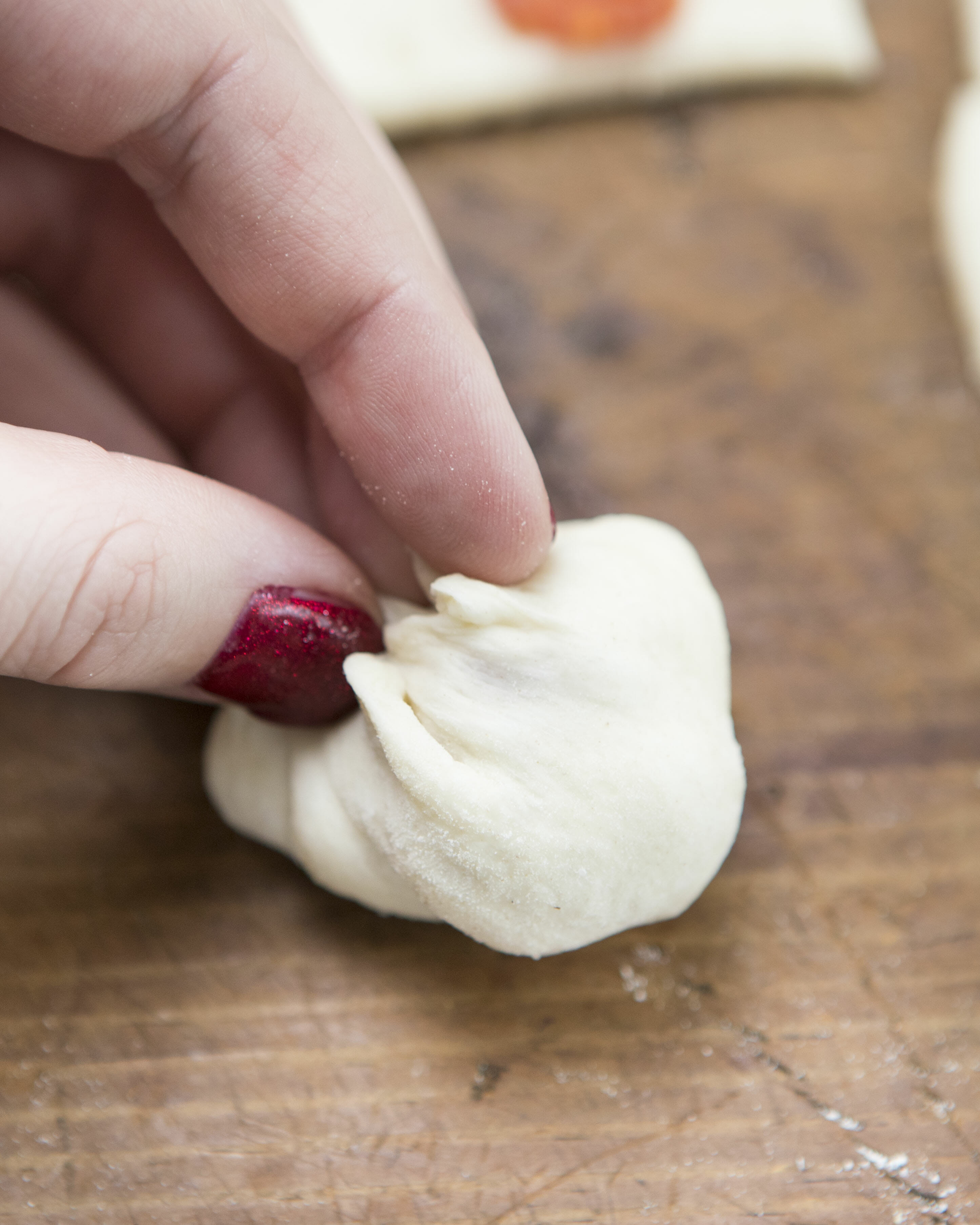 folding stuffed pizza rolls 3