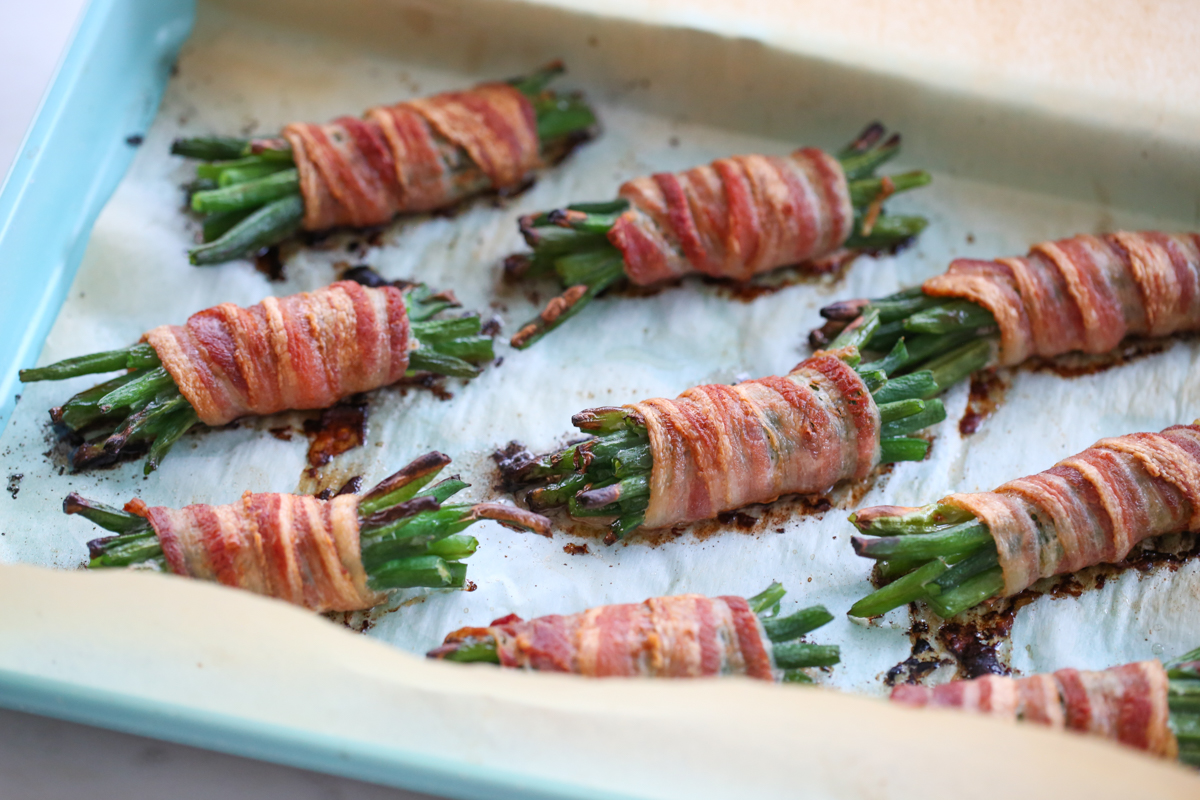 cooked green beans with bacon