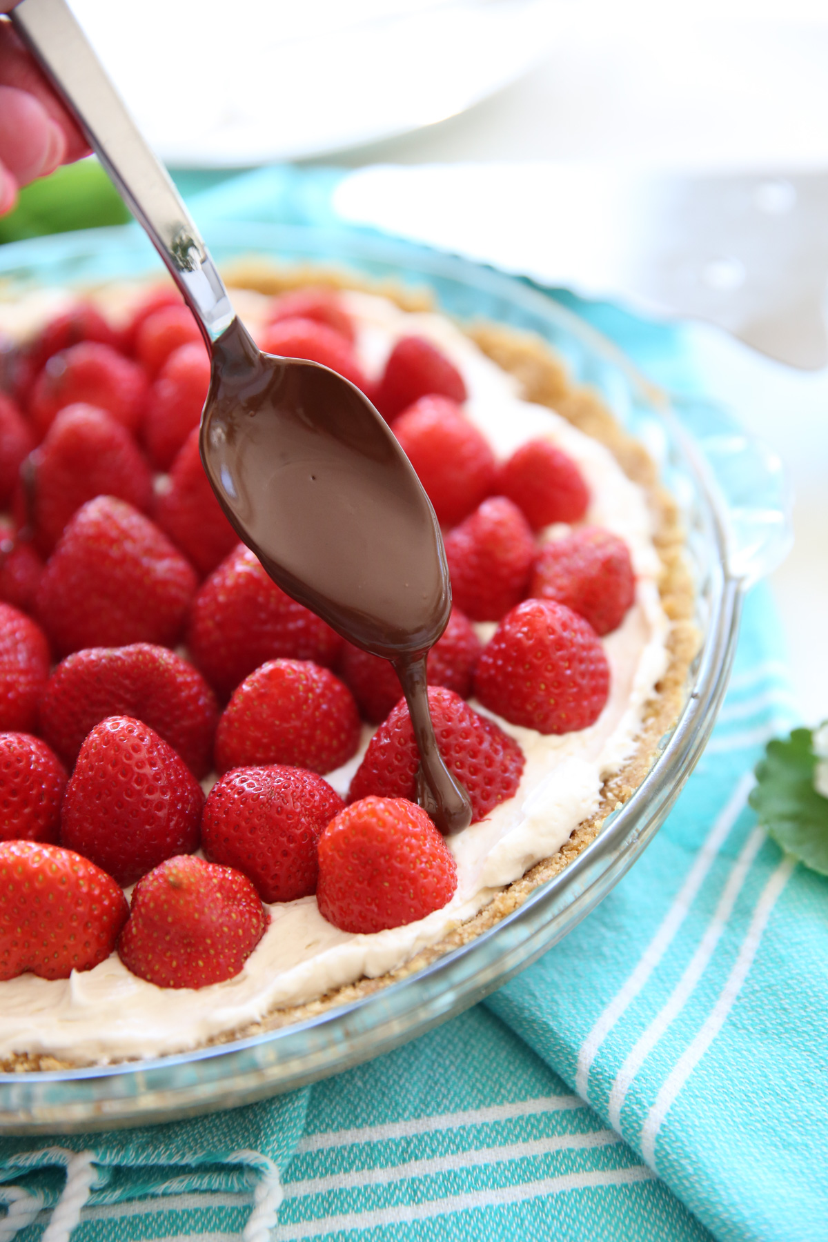 drizzling chocolate over a cream pie