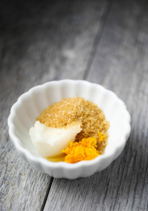 exfoliating lip scrub-3