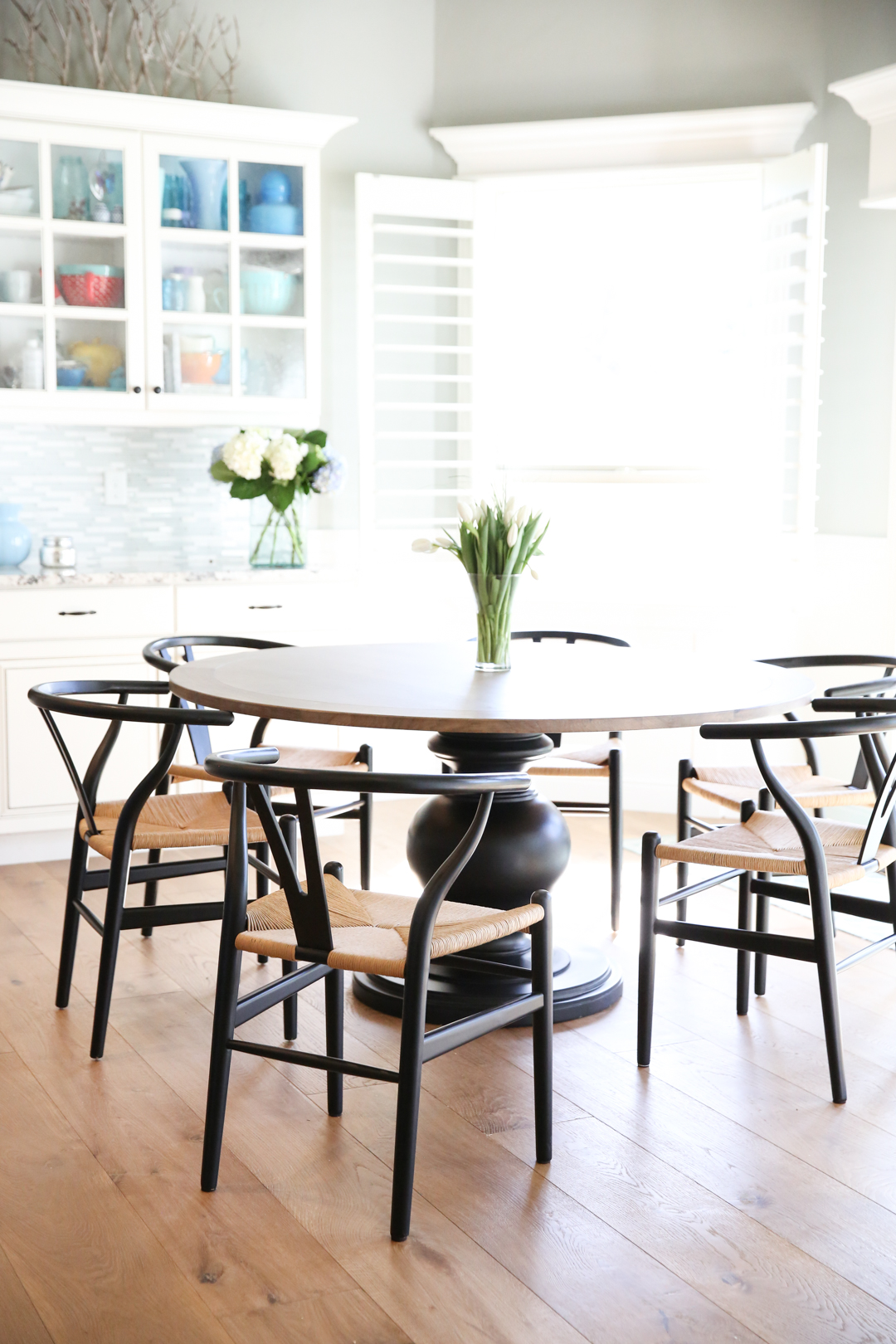round kitchen chair and table